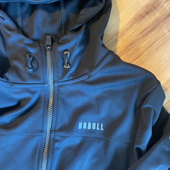 NOBULL - light Running Jacket with hood - Picture 2 of 4